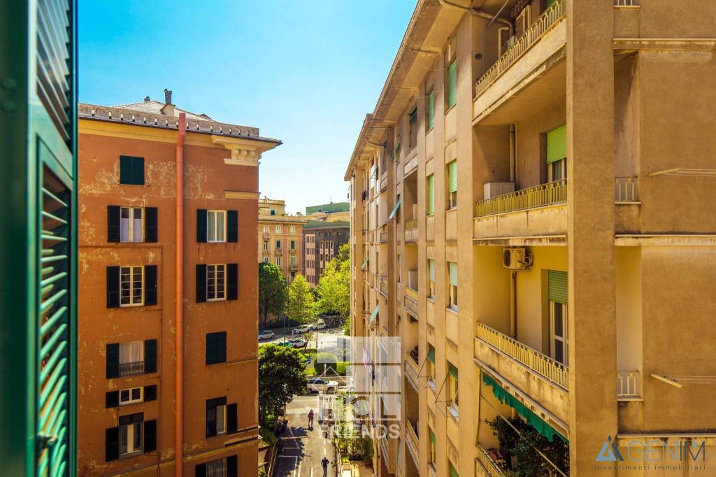 appartamento in vendita a Genova in zona Carignano