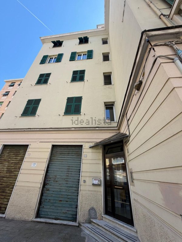 appartamento in vendita a Genova in zona Sestri Ponente