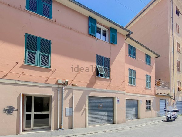 appartamento in vendita a Genova in zona Rivarolo
