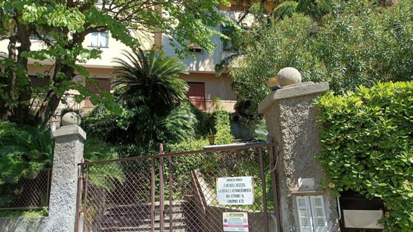appartamento in vendita a Genova in zona Sturla