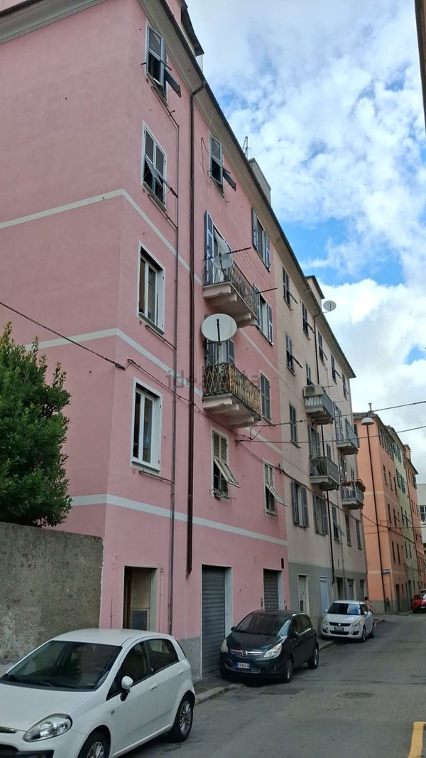 appartamento in vendita a Genova in zona Rivarolo