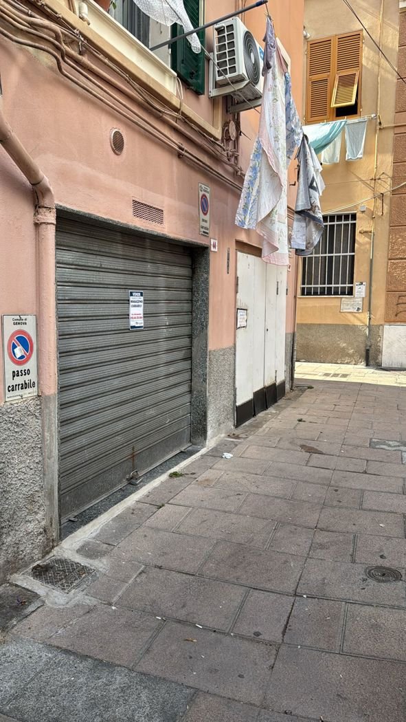 locale di sgombero in vendita a Genova in zona Certosa