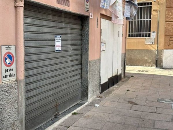 locale di sgombero in vendita a Genova in zona Certosa