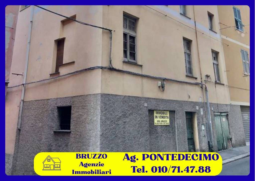 locale di sgombero in vendita a Genova in zona San Quirico