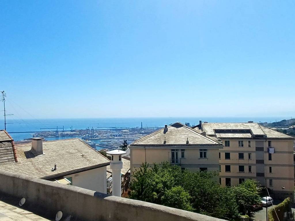 appartamento in vendita a Genova in zona Lagaccio / Granarolo