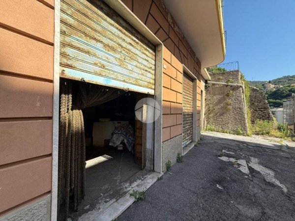 negozio in vendita a Genova in zona Sestri Ponente