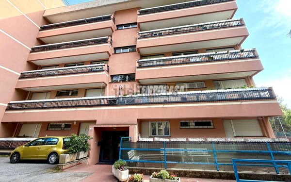 appartamento in vendita a Genova in zona Sestri Ponente