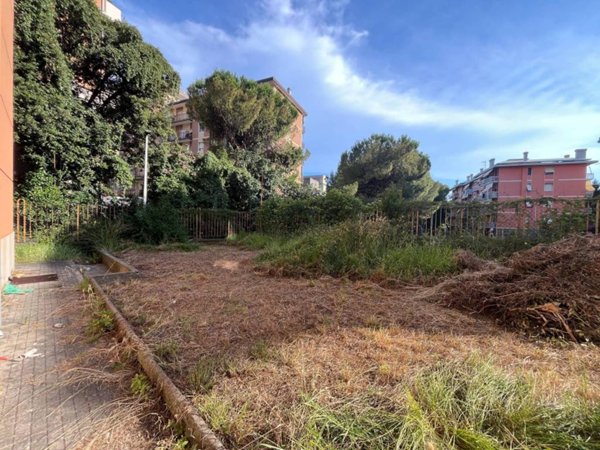 appartamento in vendita a Genova in zona Sestri Ponente
