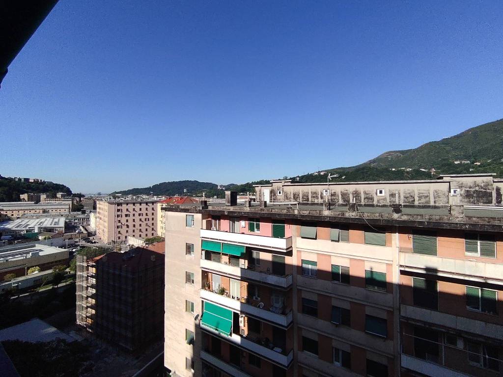 appartamento in vendita a Genova in zona Rivarolo
