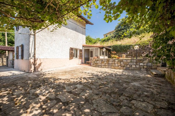 casa indipendente in vendita a Genova in zona Molassana
