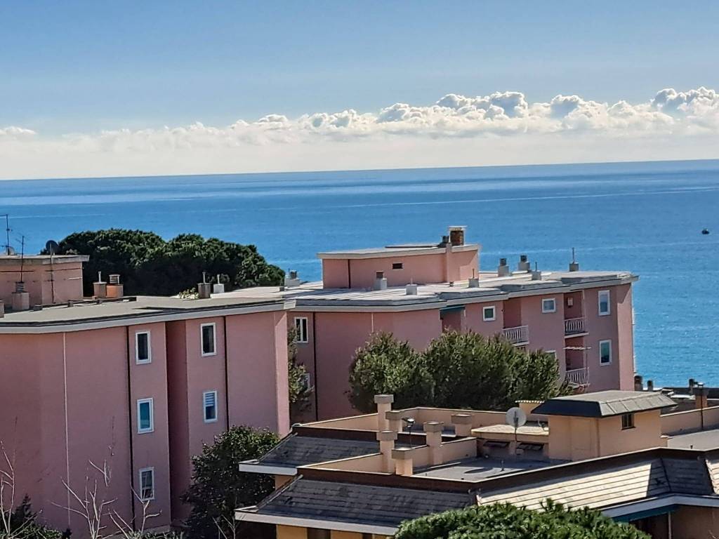 appartamento in vendita a Genova in zona Quarto dei Mille