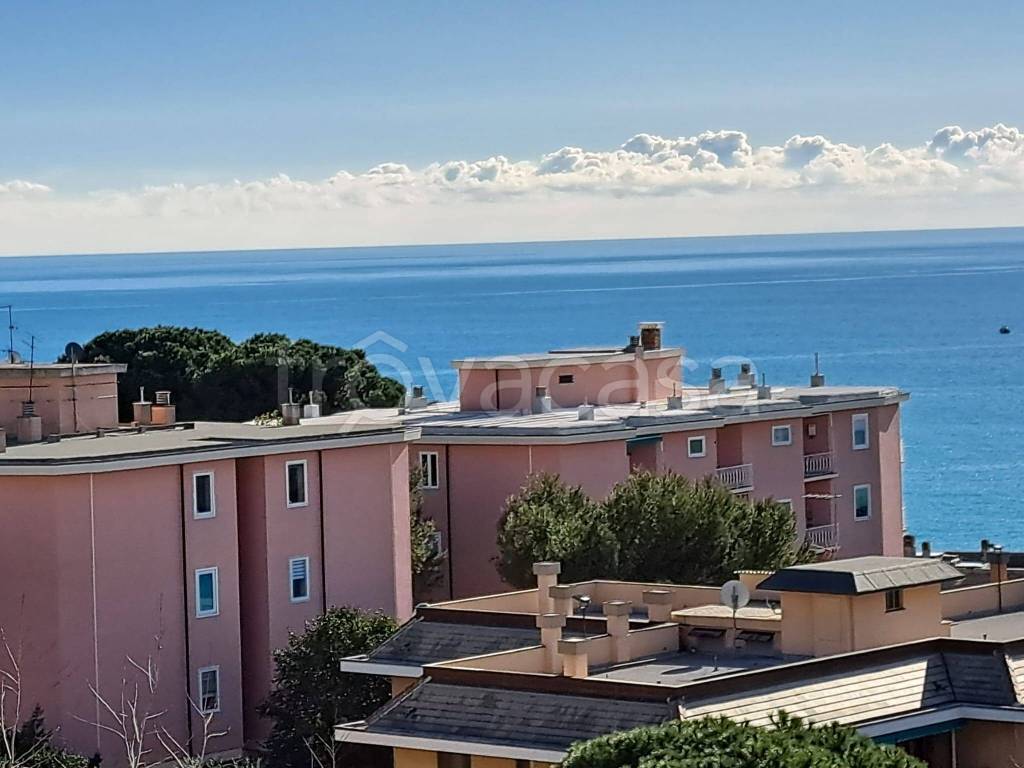 appartamento in vendita a Genova in zona Quarto dei Mille