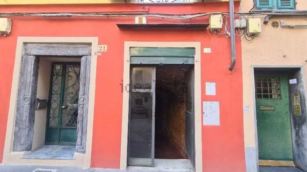 negozio in vendita a Genova in zona Sottoripa / Maddalena / Molo