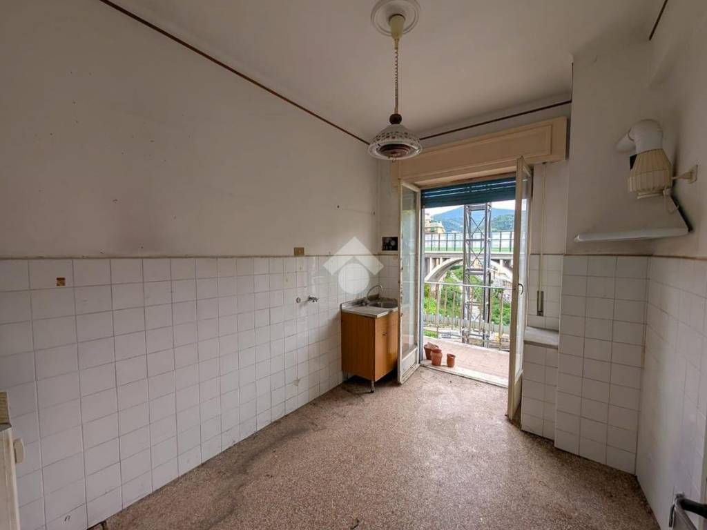 appartamento in vendita a Genova in zona Rivarolo