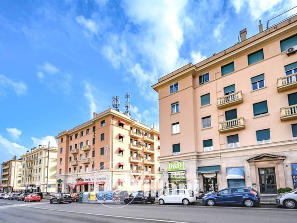 appartamento in vendita a Genova in zona Sturla