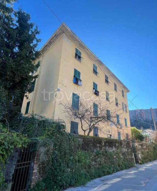 appartamento in vendita a Genova in zona Rivarolo
