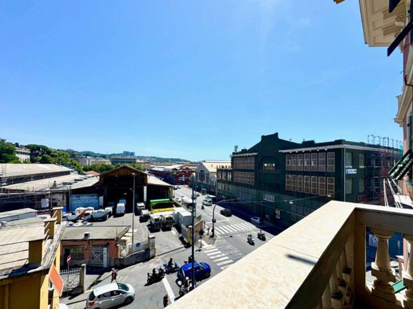appartamento in vendita a Genova in zona Sestri Ponente