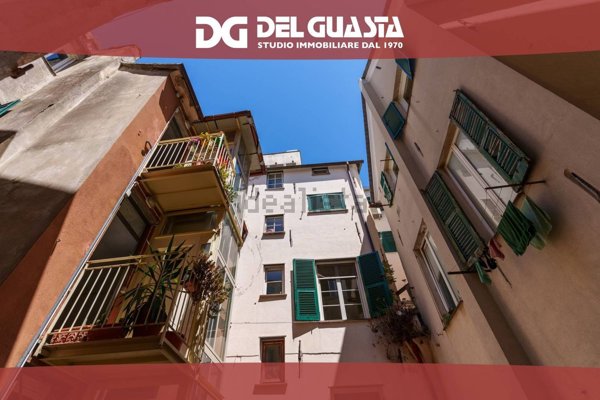 appartamento in vendita a Genova in zona Sottoripa / Maddalena / Molo