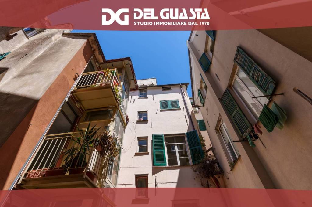 appartamento in vendita a Genova in zona Sottoripa / Maddalena / Molo