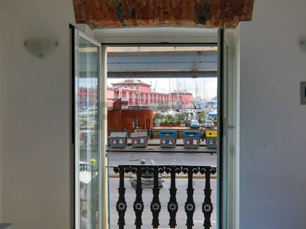 appartamento in vendita a Genova in zona Sottoripa / Maddalena / Molo