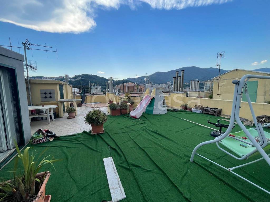appartamento in vendita a Genova in zona Rivarolo