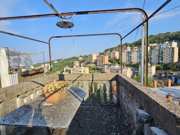 locale commerciale in vendita a Genova in zona San Fruttuoso