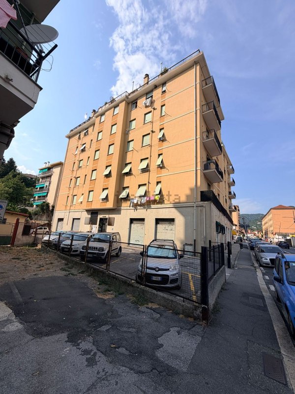 appartamento in vendita a Genova in zona Pontedecimo