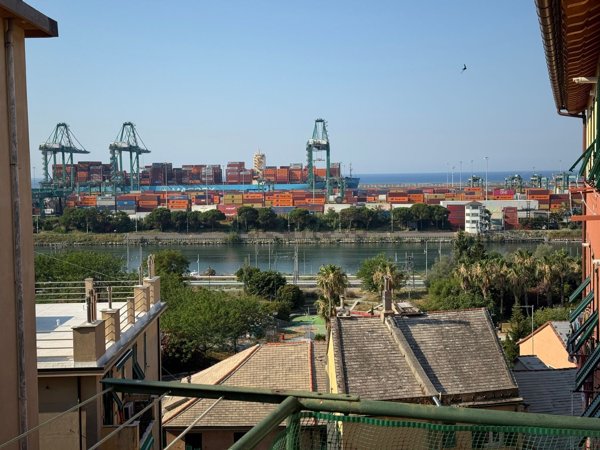appartamento in vendita a Genova in zona Palmaro / Pra'