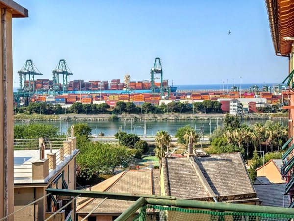 appartamento in vendita a Genova in zona Palmaro / Pra'