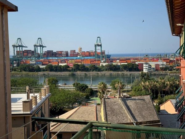 appartamento in vendita a Genova in zona Palmaro / Pra'