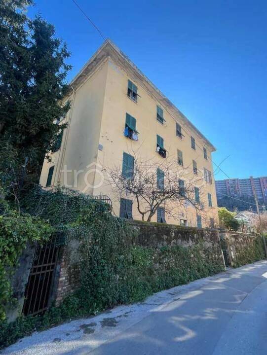 ufficio in vendita a Genova in zona Rivarolo
