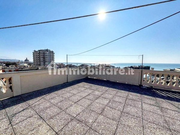 appartamento in vendita a Genova in zona Pegli