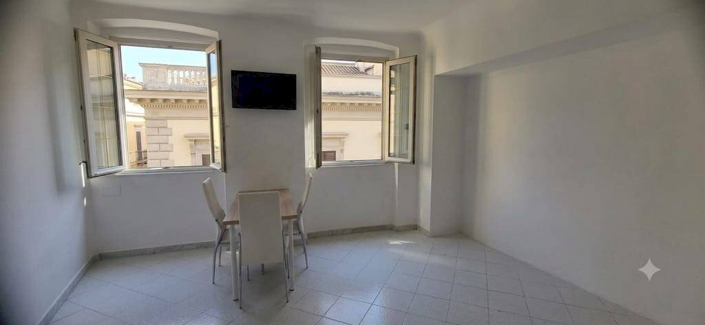 appartamento in vendita a Genova in zona Sottoripa / Maddalena / Molo