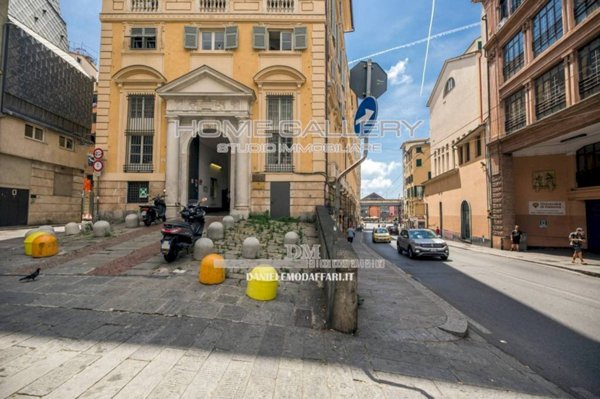 appartamento in vendita a Genova in zona Sottoripa / Maddalena / Molo