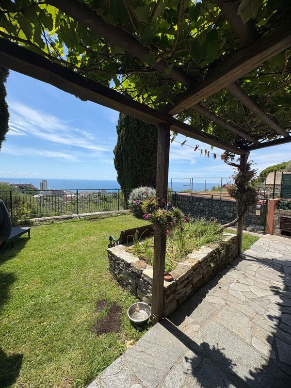 casa indipendente in vendita a Genova in zona Apparizione