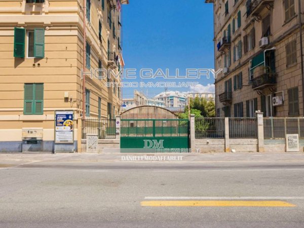 negozio in vendita a Genova in zona Foce