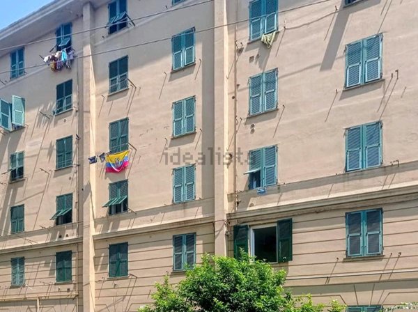appartamento in vendita a Genova in zona Rivarolo