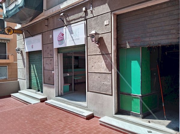 locale commerciale in vendita a Genova in zona Pegli