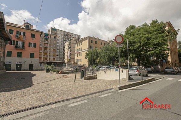 appartamento in vendita a Genova in zona Sestri Ponente