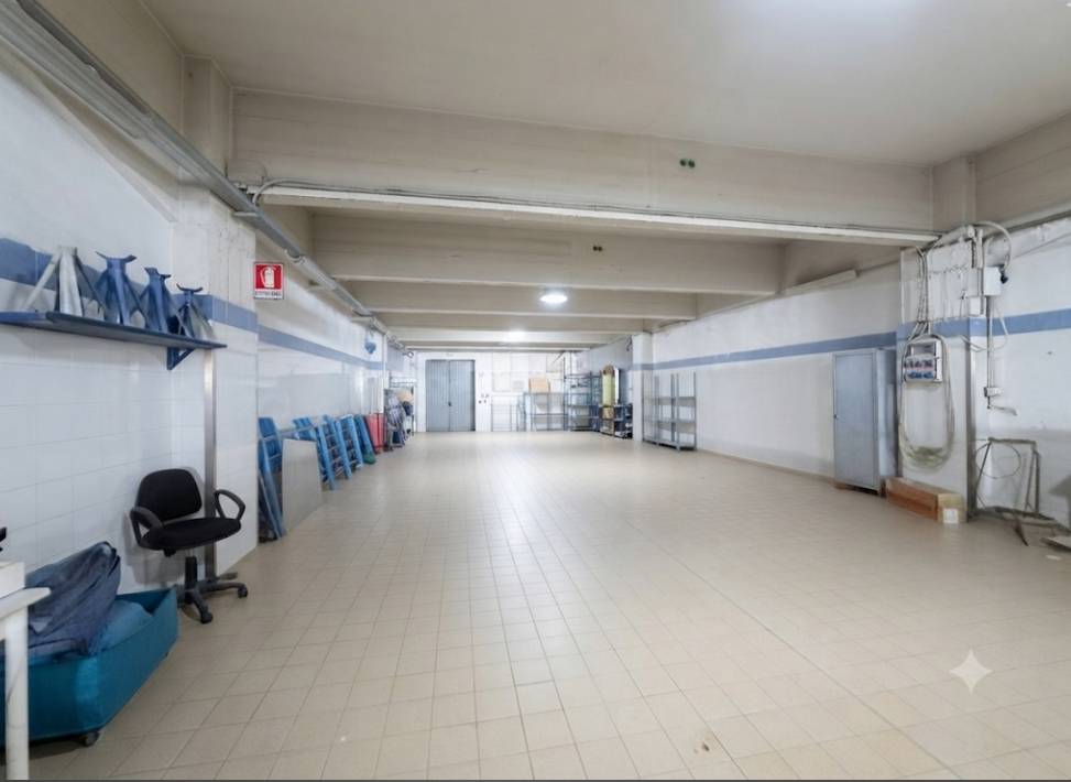 locale di sgombero in vendita a Genova in zona Molassana