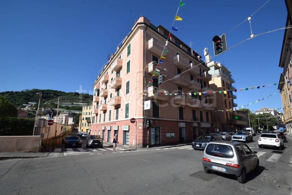 appartamento in vendita a Genova in zona Voltri