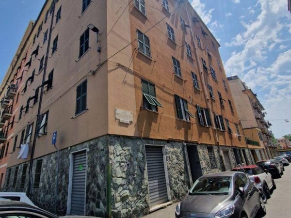 appartamento in vendita a Genova in zona Rivarolo
