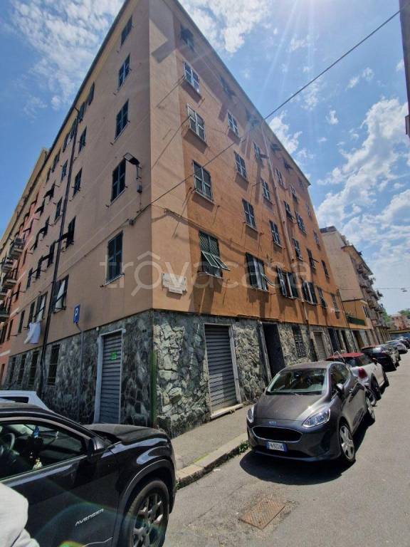 appartamento in vendita a Genova in zona Rivarolo