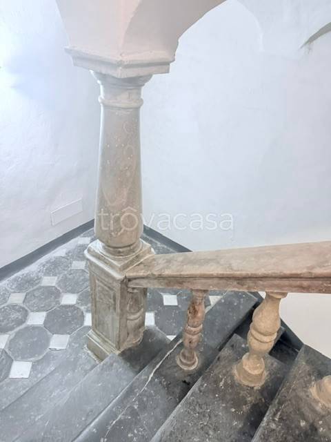 appartamento in vendita a Genova in zona Sottoripa / Maddalena / Molo