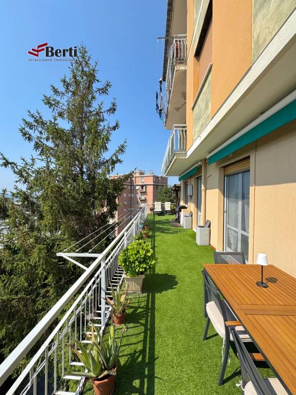 appartamento in vendita a Genova in zona Palmaro / Pra'