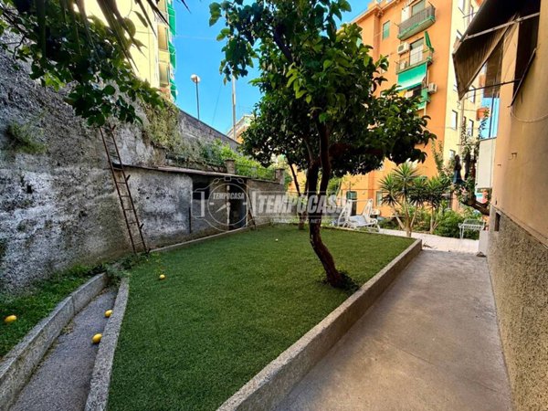 appartamento in vendita a Genova in zona Sestri Ponente