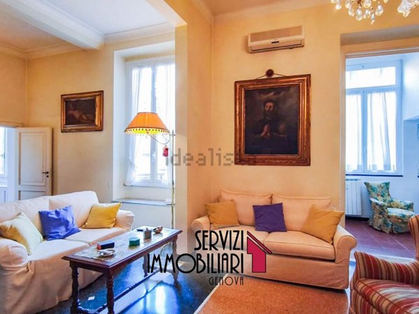 appartamento in vendita a Genova in zona Sottoripa / Maddalena / Molo
