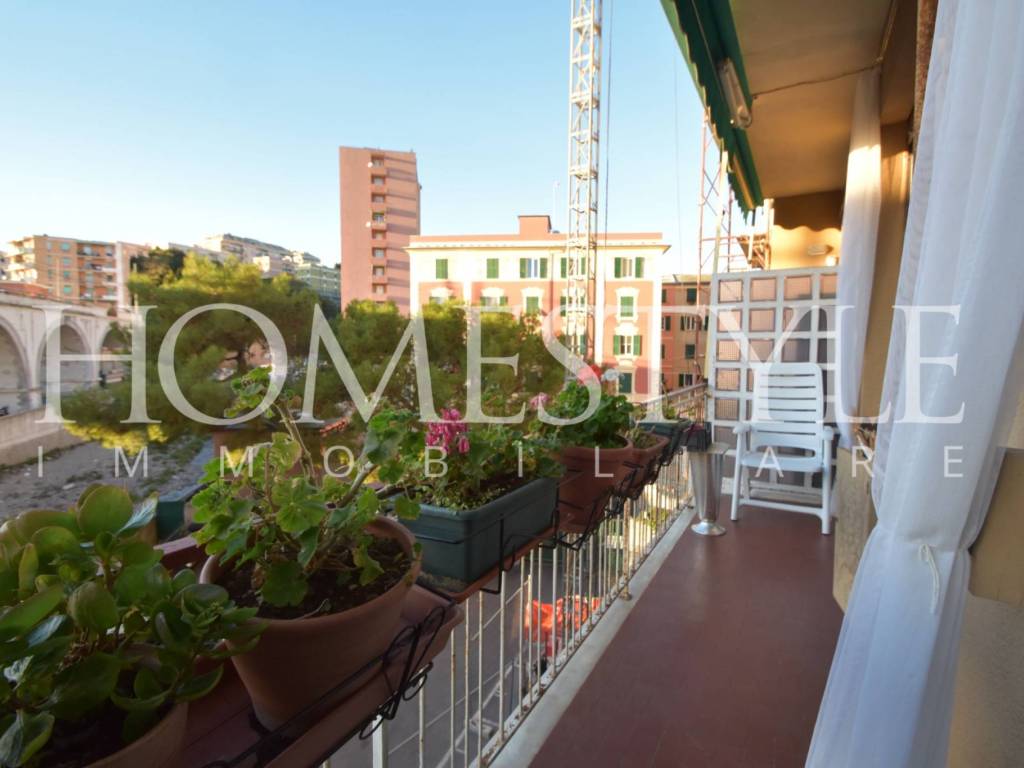 appartamento in vendita a Genova in zona Sturla