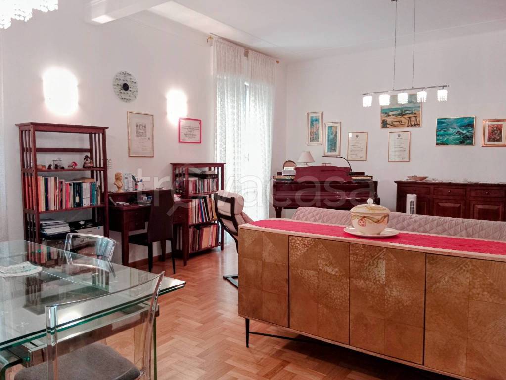appartamento in vendita a Genova in zona Sestri Ponente