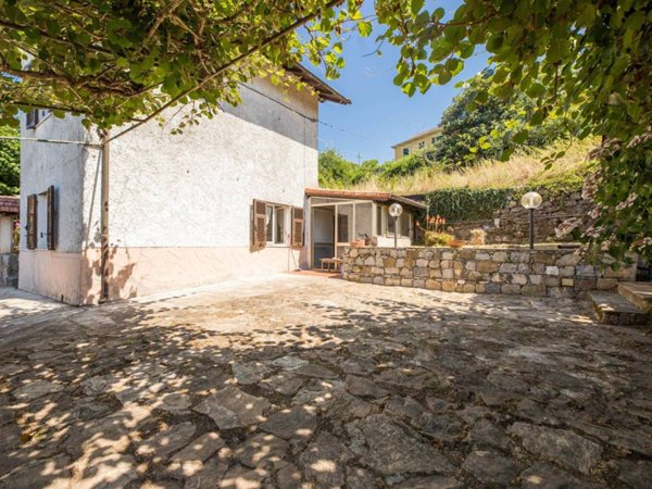 casa indipendente in vendita a Genova in zona Molassana
